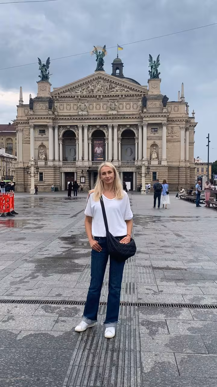 Oksana que le gusta a las mujeres ucranianas