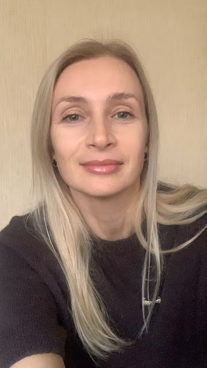 Oksana que le gusta a las mujeres ucranianas