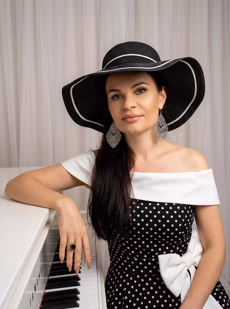 Nataliya mujeres rusas con gorro