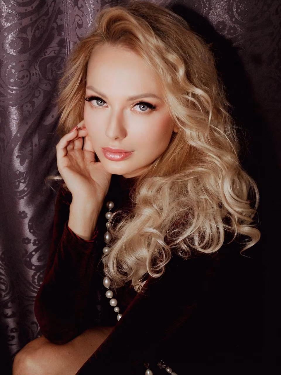Yulia 40 Cannes France Russian women images