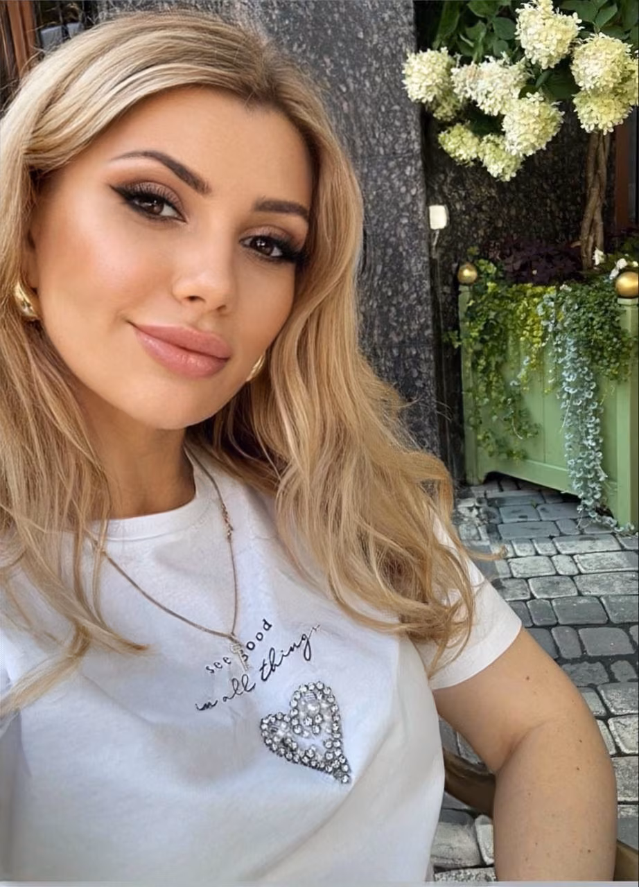 Maryna 36 Beijing/Kyiv China Russian women looking for a partner