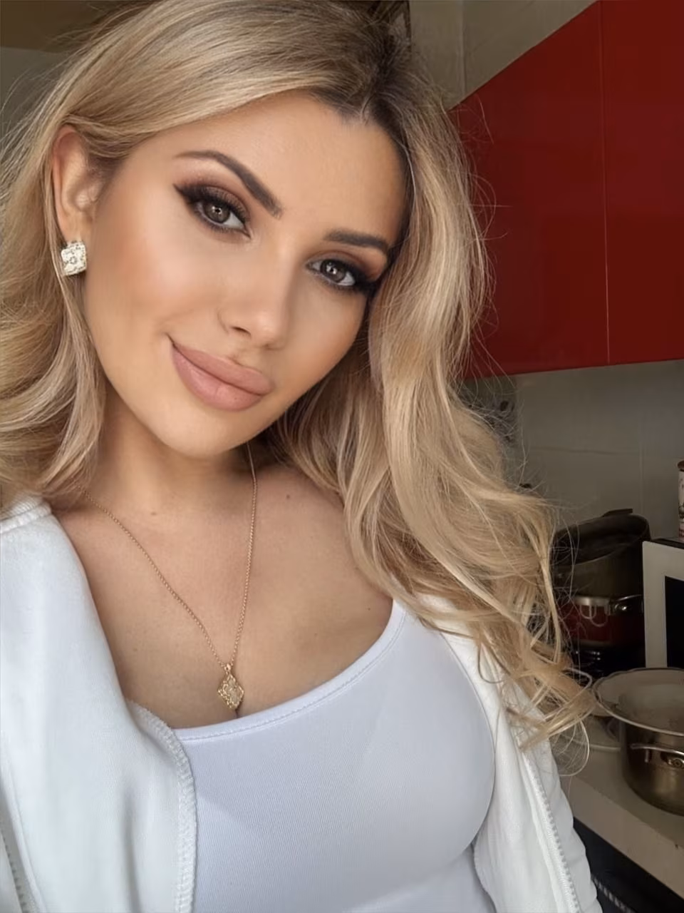 Maryna 36 Beijing/Kyiv China Russian women looking for a partner